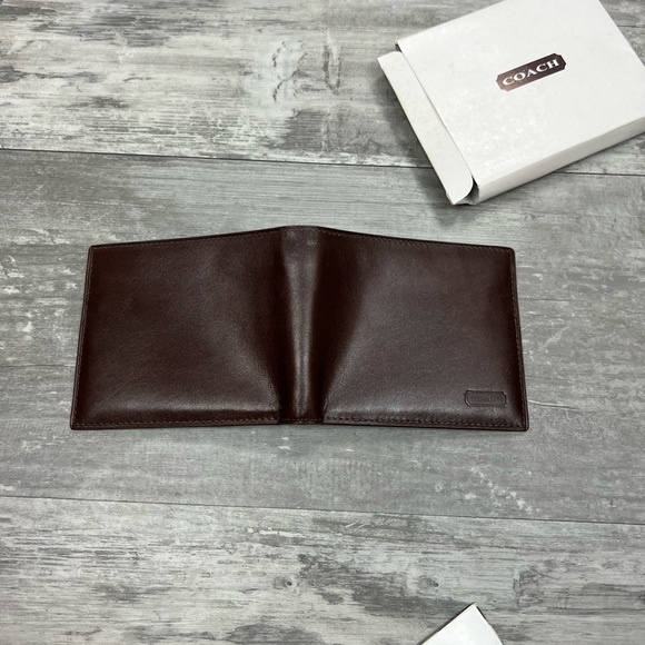 Coach NWT Brown Leather Double Billfold Wallet - Picture 5 of 8